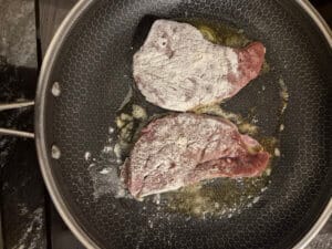 Dust liver with flour and season