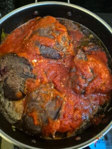 Beef cheeks with tomato