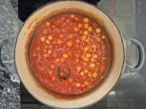 Simmering curry mix 