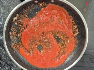 Tomatoes added to the rice