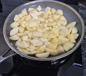 Soften Apples in the pan